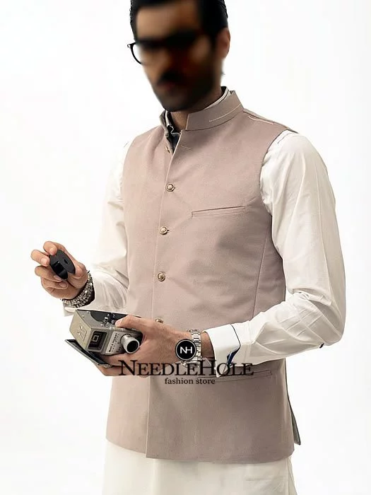 Splendid men waistcoat in beige color suiting fabric