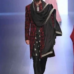 Miraculous men shawl for wedding in black color silk with embroidery